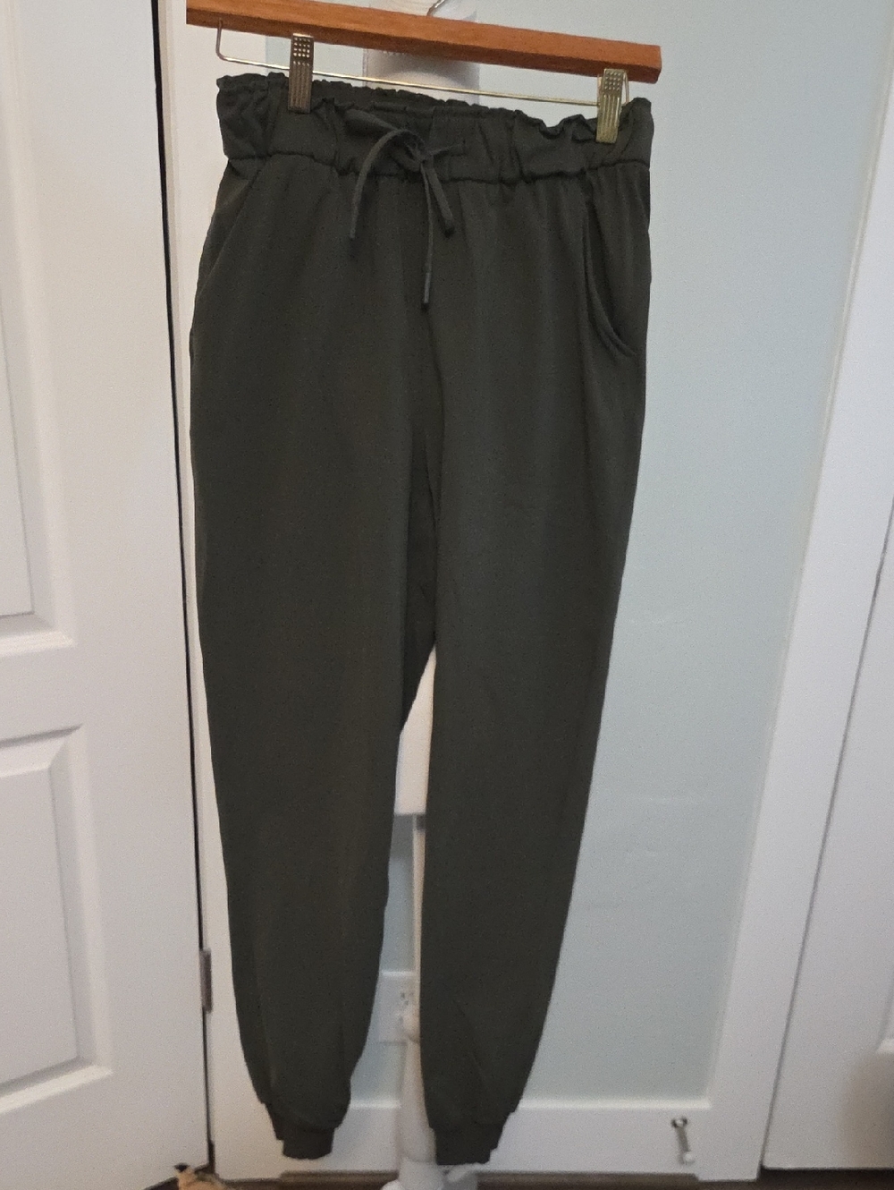 lululemon athletica Olive Green Drawstring Jogger Pants Size 4
